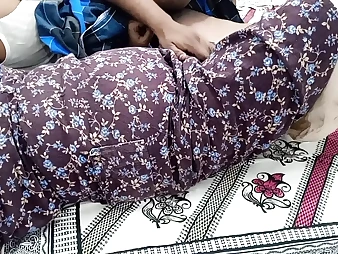 Super-steamy Tamil Cougar gets her labia eaten & banged with finger & cunt