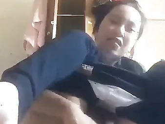 Observe this super-hot babe pleasure herself with some fucktoy have fun