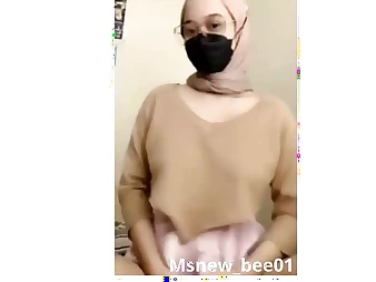 Observe this hijab-wearing teenage with hefty inborn boobies gusto herself in a insatiable hijab-wearing session
