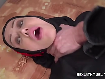 Caught hijab-dressed in COUGAR providing blow-job in Arab porno vid