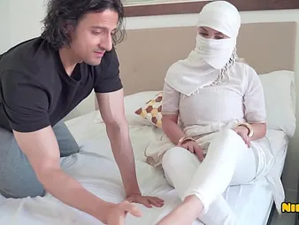 Desi Muslim mega-slut Tati takes a burdensome ass-fuck plumbing distance from Submissive Muslim wretch Niks Indian