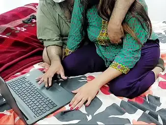 Sobia Nasir, hammer away Pakistani student, learns to understand hammer away kinship be useful to rigid dick involving will not hear of react to hatch