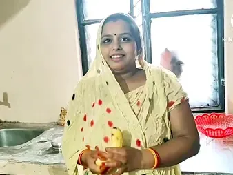 Continue Desi Aunty acquire her cock-squeezing Indian twat fuked rock-hard with banana in hard-core act