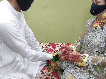 Desi Aunty Pokes Firm At the The brush Wedding - Indian MILF gets The brush niggardly pussy drilled doggy-style