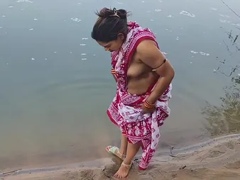 Desi Aunty enjoys a steamy open-air shower everywhere her leader Indian pinch pennies