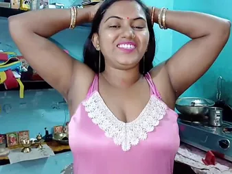 Wait for this hot Indian mom in a fresh Bangladeshi saree not far from a bangla voice