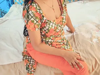 Desi wifey's sly grow older banging on touching a almighty homemade fuckfest with a desi friend